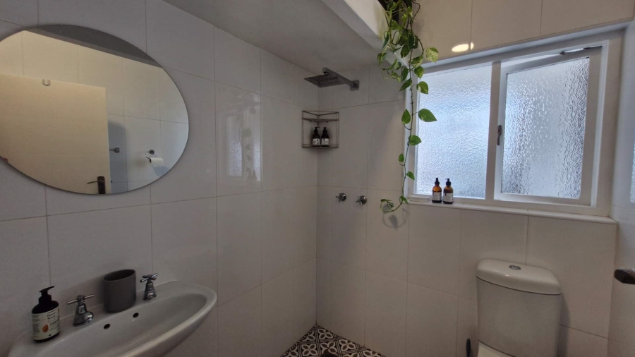 To Let 1 Bedroom Property for Rent in Clovelly Western Cape